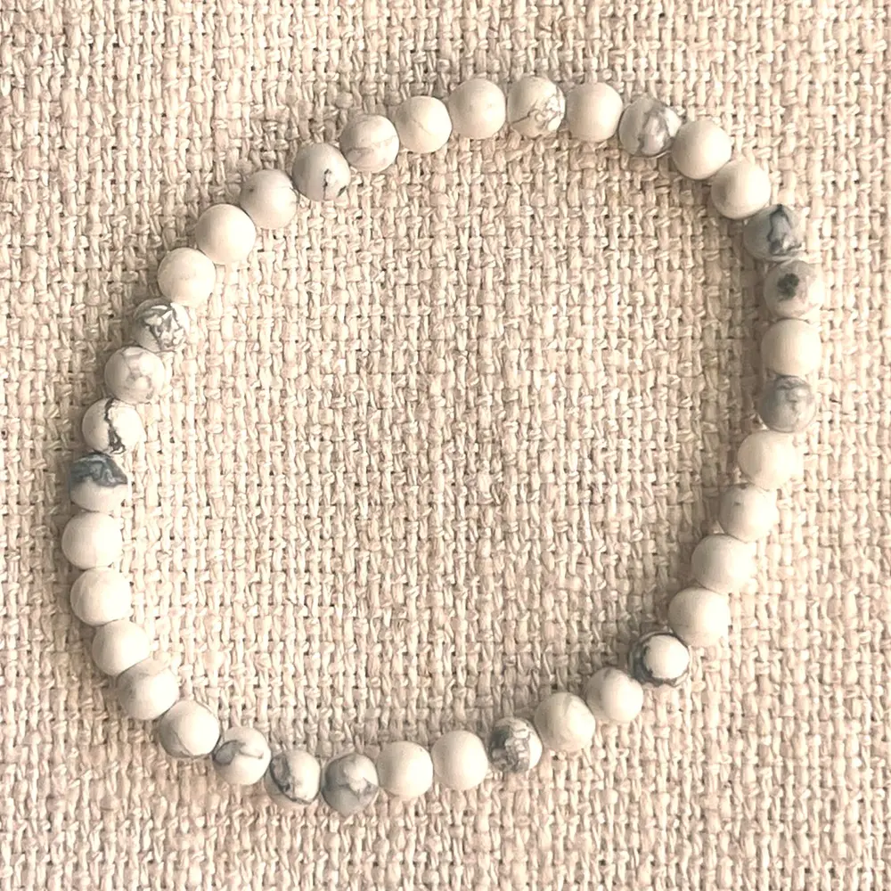 White Howlite - 4mm